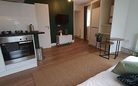 Loft Apartment Near Harry Potter Coaches